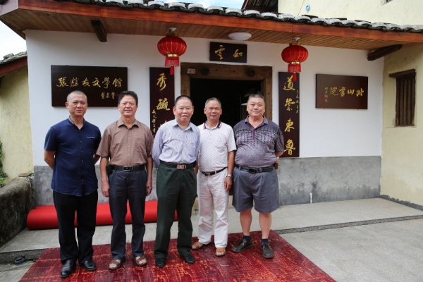 点击放大